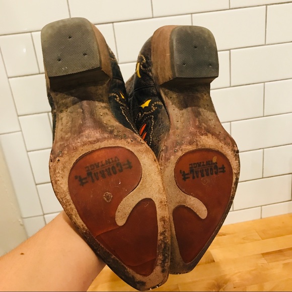 Butterfly Cutout Boots. Corral Vintage. - Picture 4 of 7